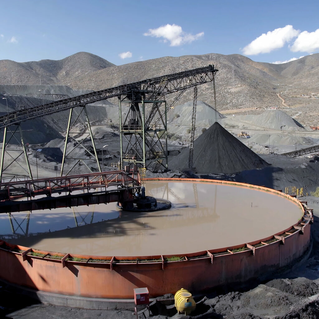 mineral processing plant with conveyor belts and mineral thickening tanks