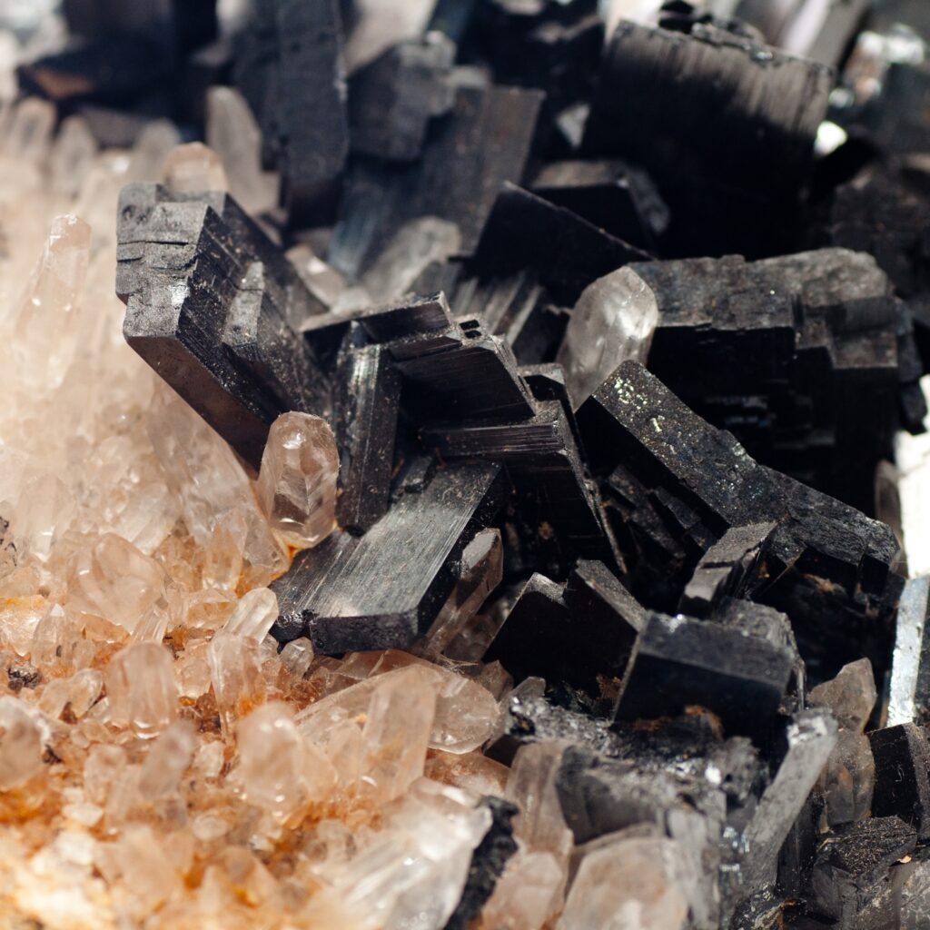 wolframite, a tungsten cousin used in lightbulb filament manufacturing