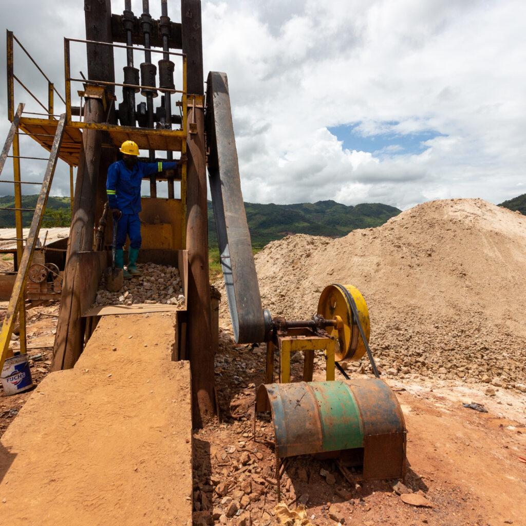 miner feeding industrial ore crushing machine in industrial gold mineral extraction process